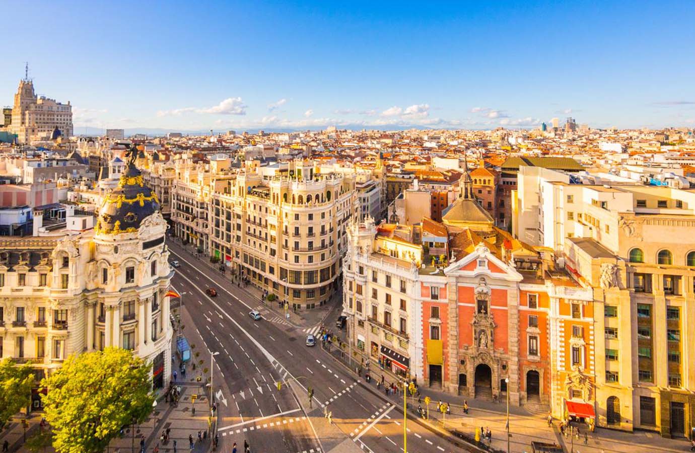 Vliegen naar Madrid: Hoe de Goedkoopste Vluchttarieven te Vinden en Aanbevolen Boekingsplatforms