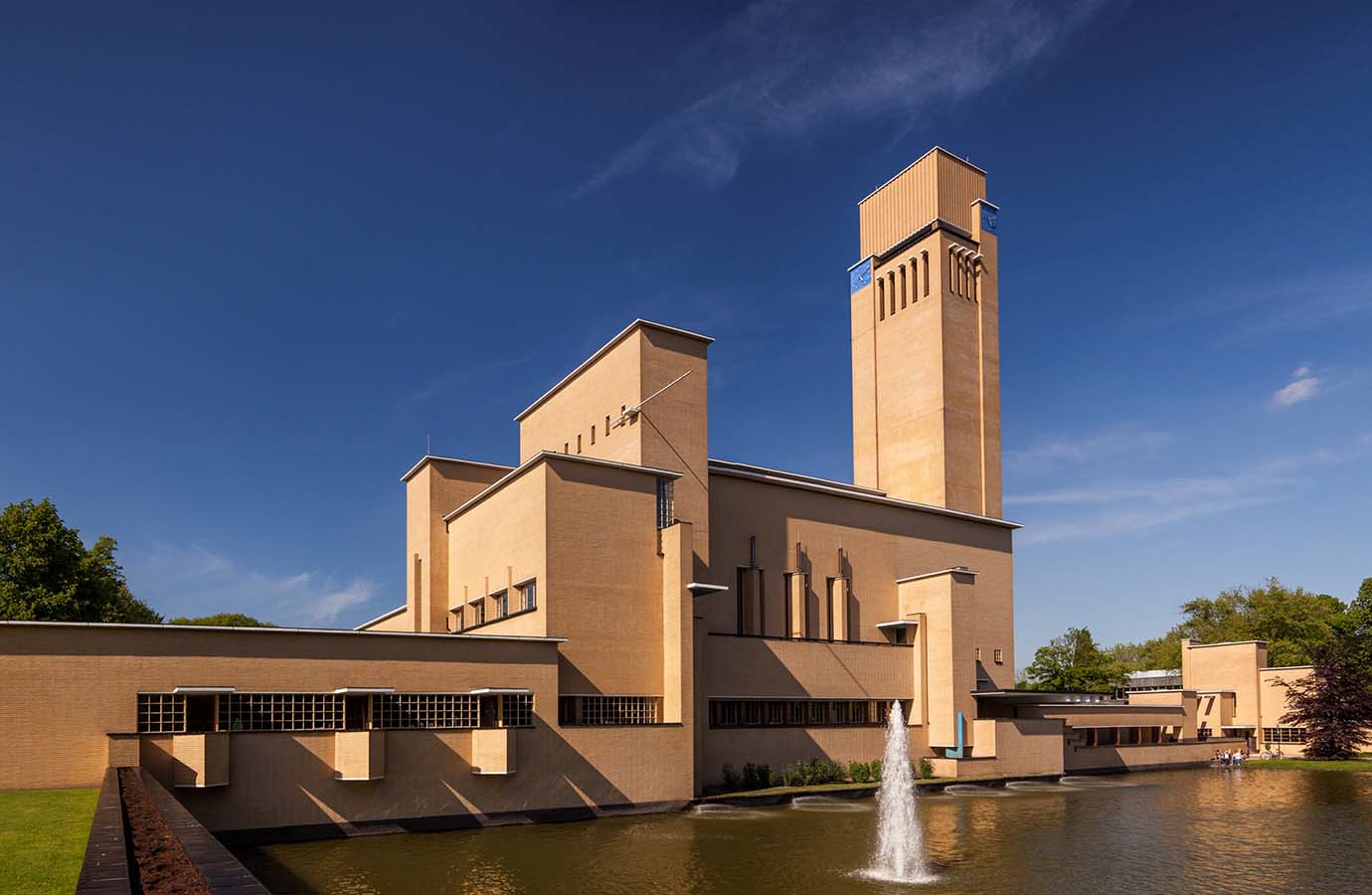 Verkenning van Hilversum: Historische Architectuur en Bezienswaardigheden